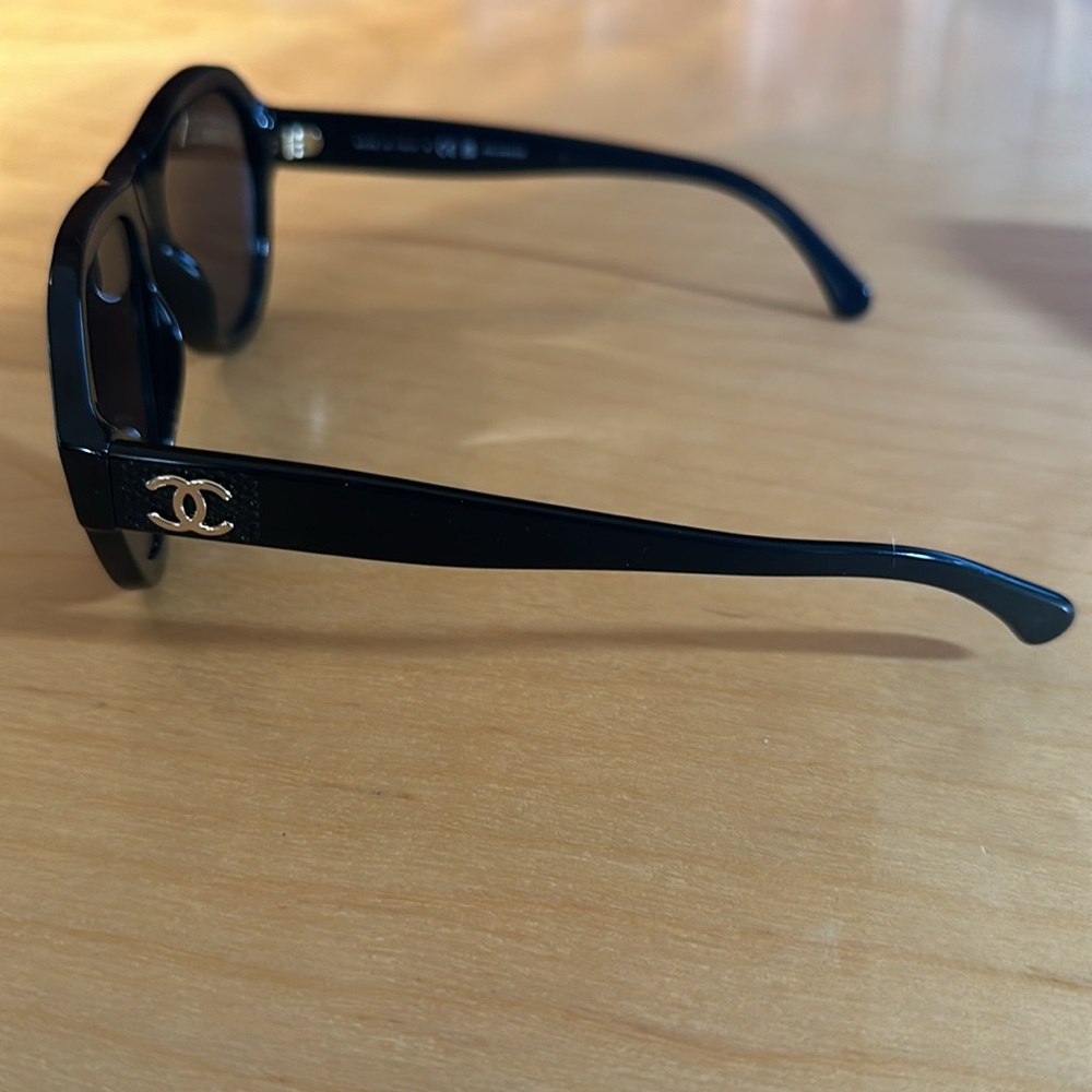 Chanel Aviators with Chanel Case - Picture 6 of 11